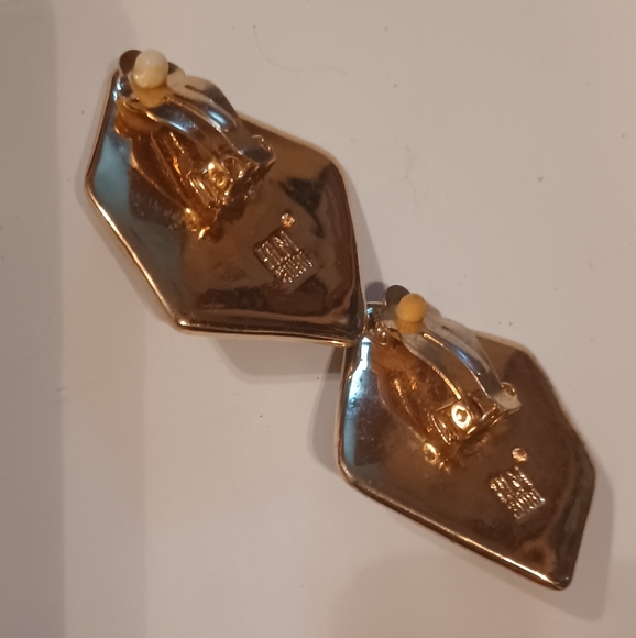 Robert Lee Morris Soho Abalone Stone clip on earrings - Picture 4 of 4